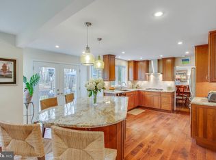 9027 Edgepark Rd, Vienna, VA 22182