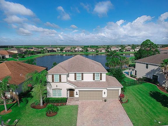 2nd image of 3897 Hollisten Cir