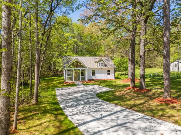 208 Spinners Dr, Cherryville, NC 28021