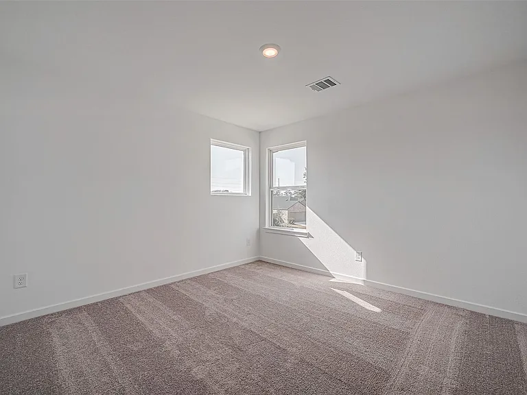 1127 Sugar Dr — Photo 36