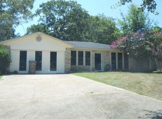 6 Rain Drop Dr, Lufkin, TX 75901