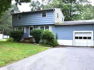 11 Willow Ln, Clinton, CT 06413
