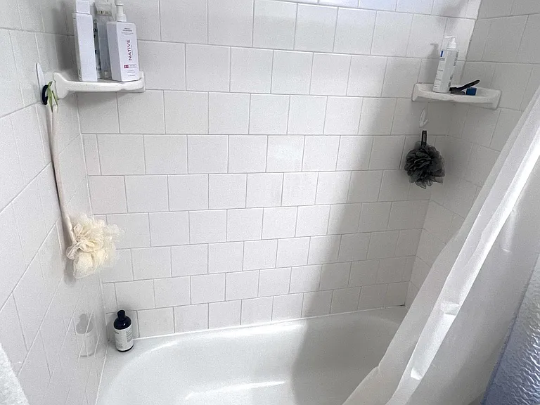 Second bath with tub/shower.