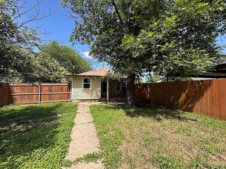 2403 Austin Ave — Photo 15