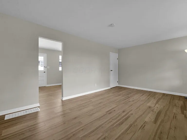1169-1171 Eastfield Rd — Photo 5
