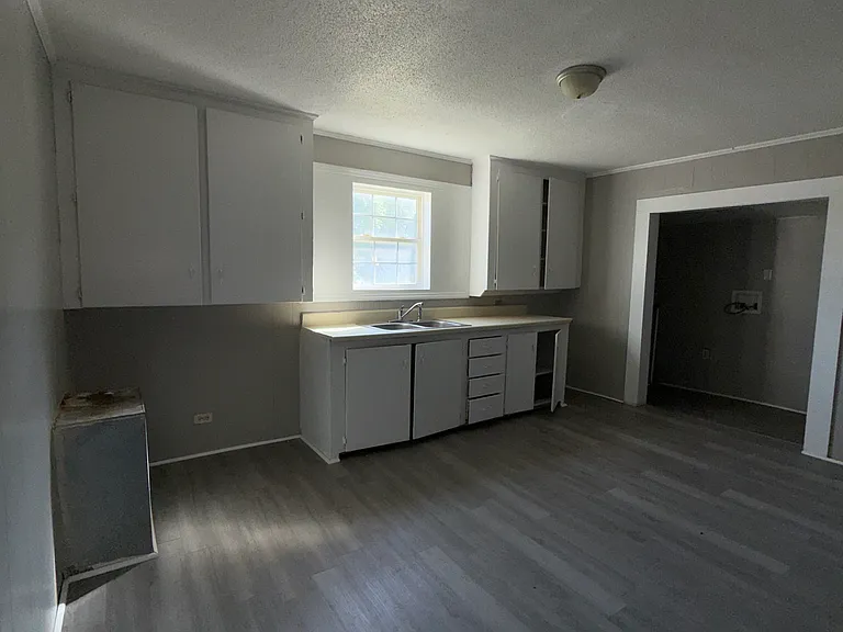 117 Ann St — Photo 2