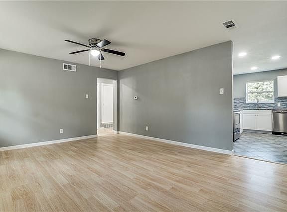 3rd image of 602 Briarwood Dr