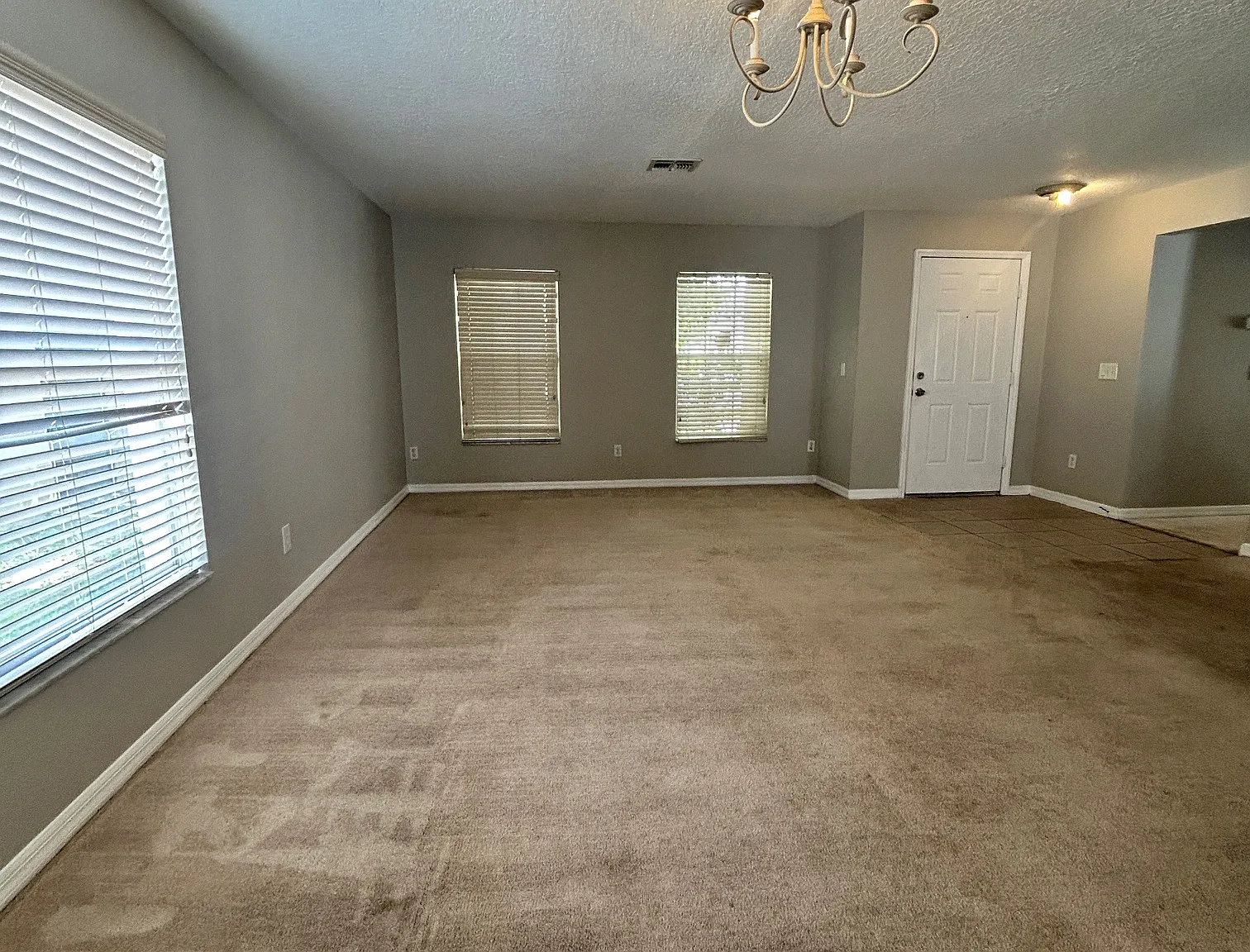 6 bed, 3519 sqft, $3,800 — Photo 3