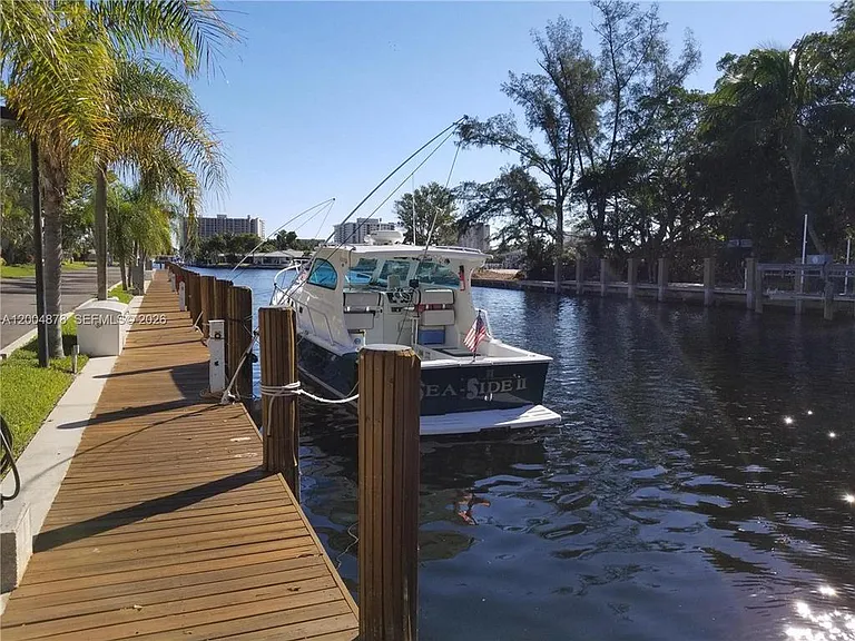6207 Bay Club Dr #1 — Photo 18