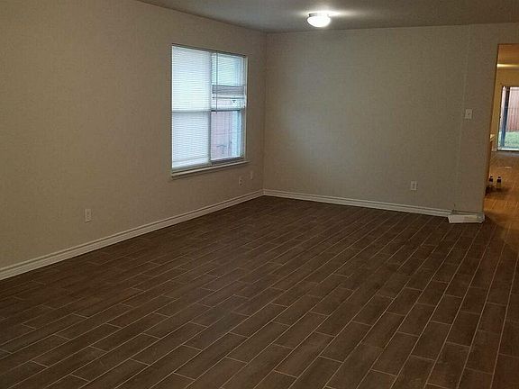 3rd image of 615 Sotogrande St