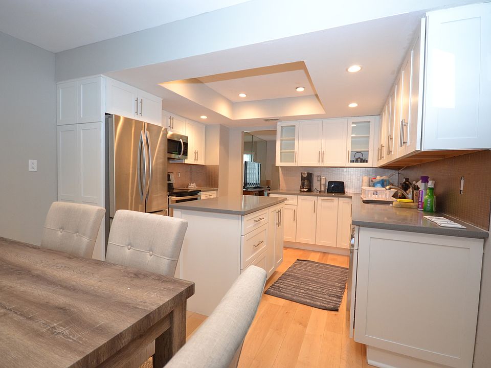 1st image of 44 Kensington Cir