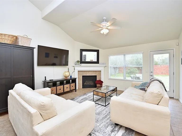 7215 Ravenswood — Photo 5