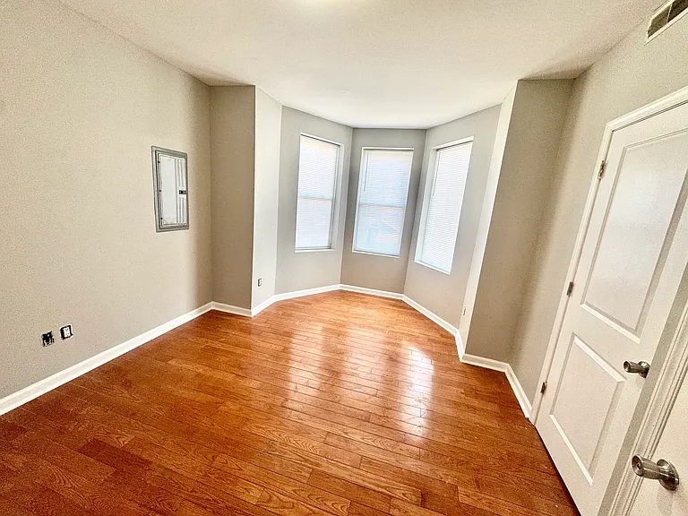 674 N 34th St #2 — Photo 6