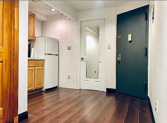 3rd image of 9 Pell St #4D