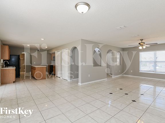 4th image of 215 Lobelia Dr