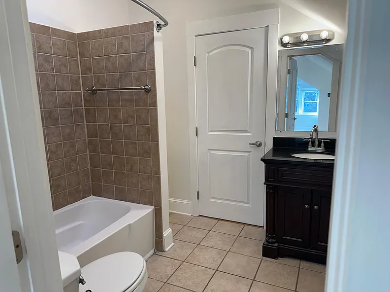Shower/Tub bathroom