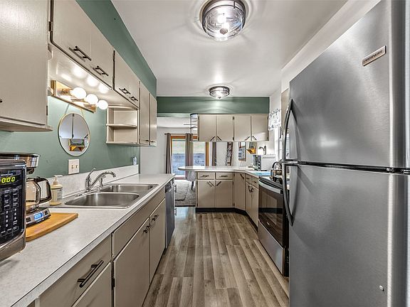 4th image of 900 13th St NW