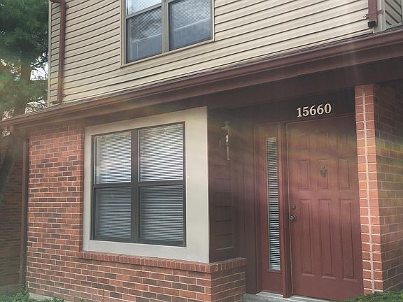 End Unit front entry