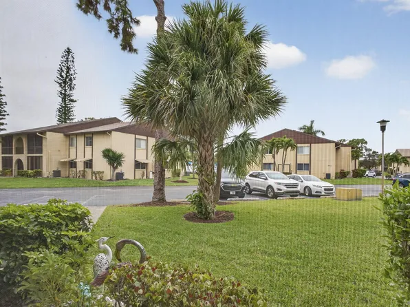 327 Pine Ridge Circle #A-1, Greenacres, FL 33463