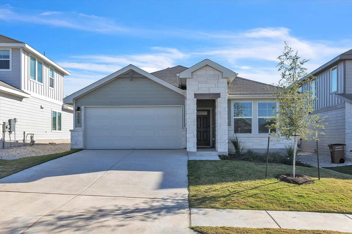 4 bed, 3.0 bath, 2012 sqft, $2,300 — Photo 1