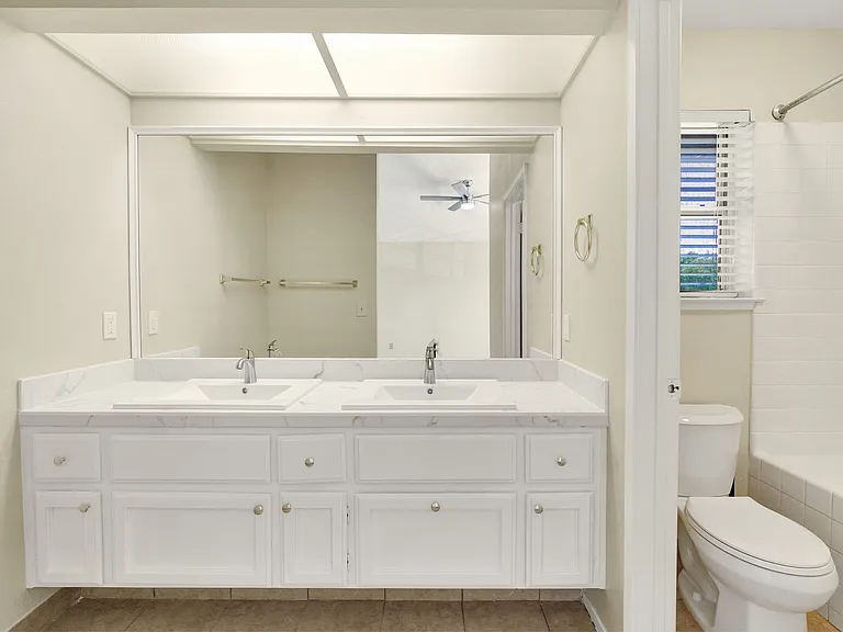 6733 N Warren Ave — Photo 25
