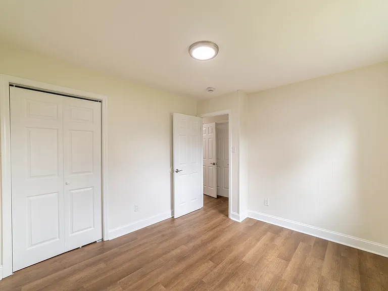 384 Sassafras Dr — Photo 1