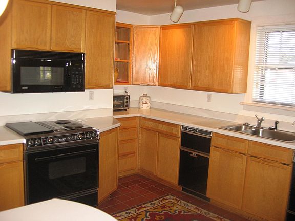 Huge Eat-in Kitchen with Skylights and Plenty of Cabinet Space