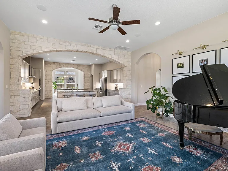 4205 Lynette Ln — Photo 6