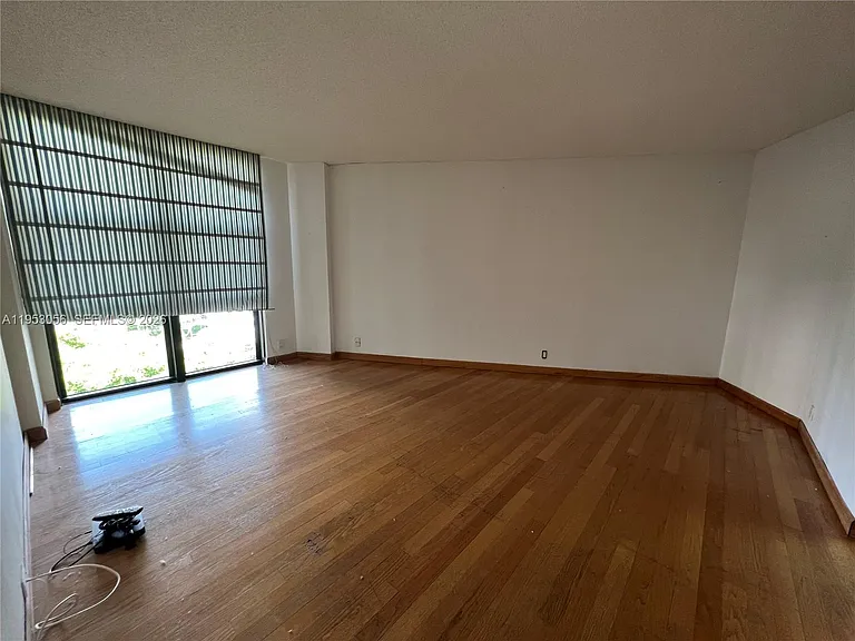 1111 Crandon Blvd — Photo 13