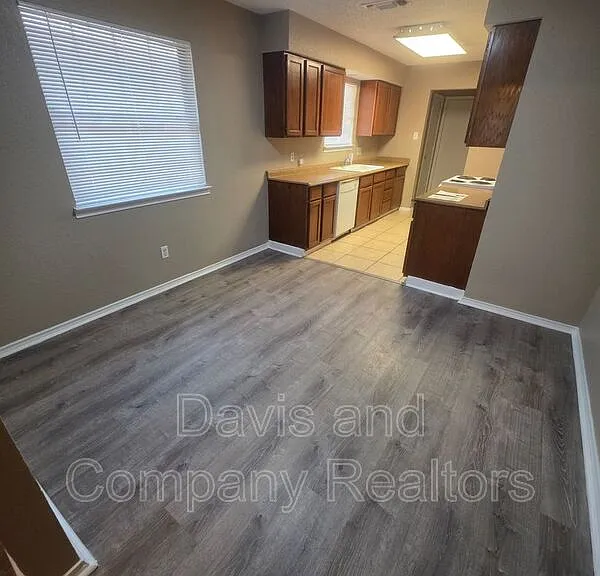 4422 Fairgate Dr — Photo 6