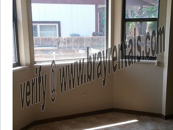 1642 Walnut Ave. bay window