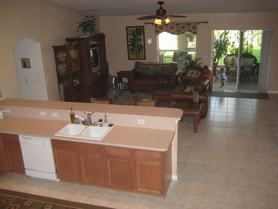 2nd image of 547 NE Maranta Terrado