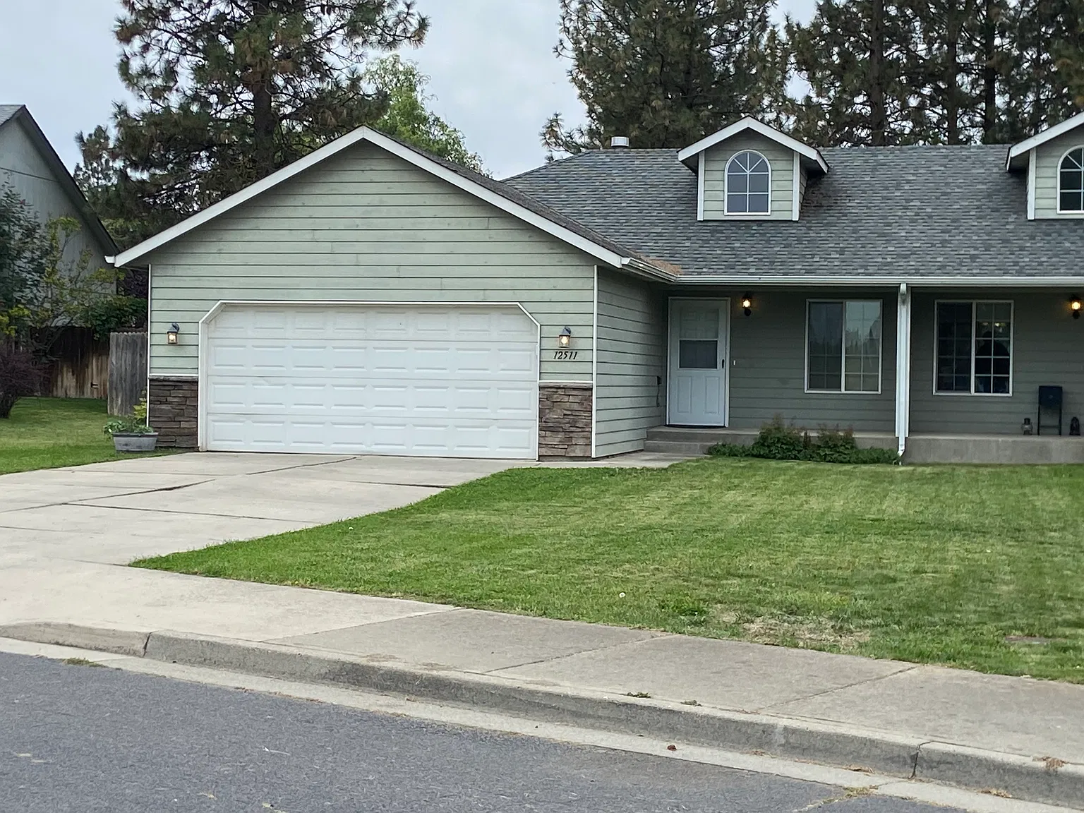 4 bed, 1700 sqft, $2,400 — Photo 2