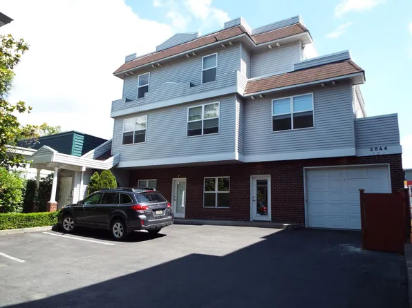 3644 Woodland Park Apartments are located in Wallingford, 3644 Woodland Park Ave N APT 1, Seattle, WA 98103