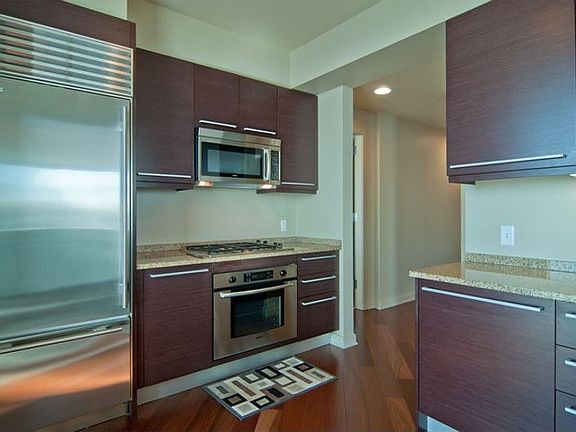 4th image of 425 1st St Unit 2002