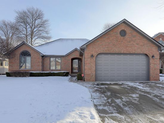 54748 Waubay Dr, Macomb, MI 48042