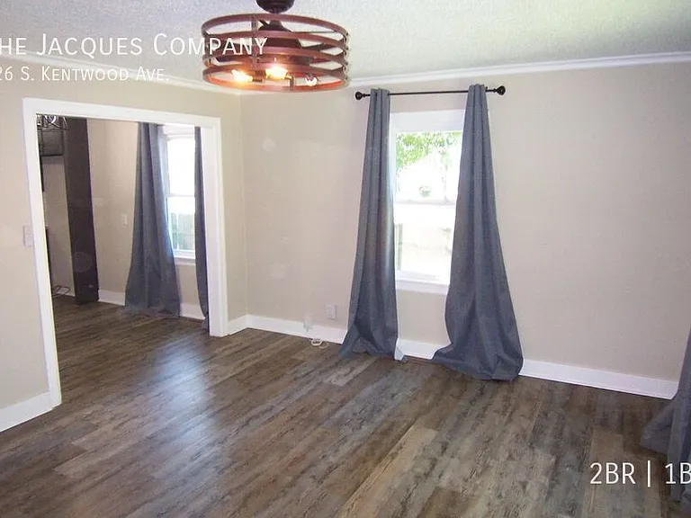726 S Kentwood Ave — Photo 2