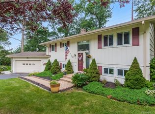 22 Connshire Dr, Waterford, CT 06385