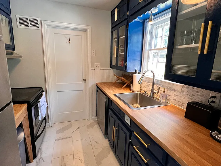 5625 Rosslyn Ave — Photo 2