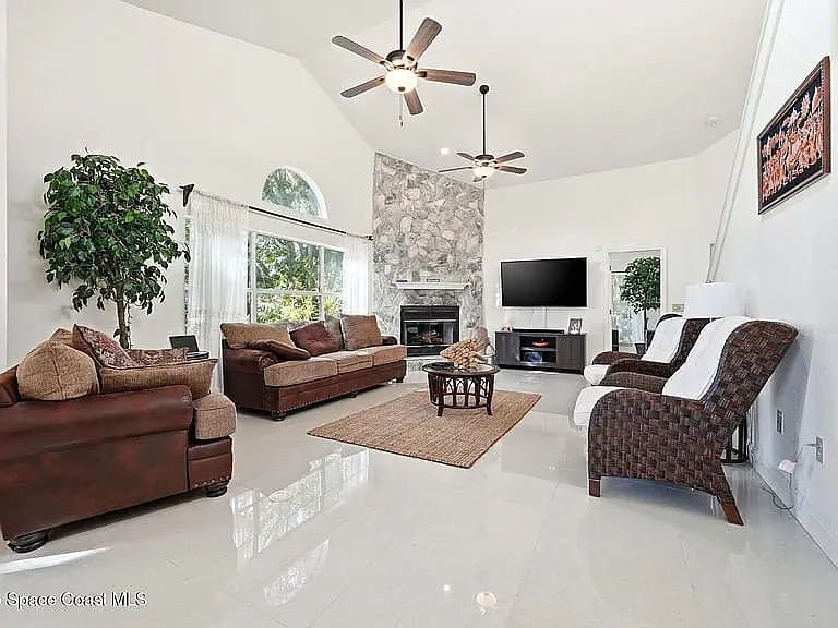 3 bed, 2287 sqft, $3,800 — Photo 1