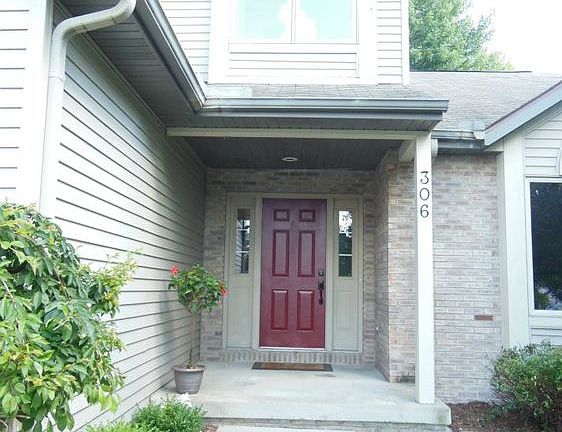 The yard and landscaping show the sellers attention to detail and quality.  Even walking up to the home is a treat.