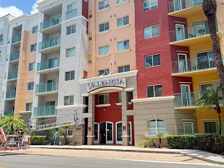 6001 SW 70th St #319 — Photo 1