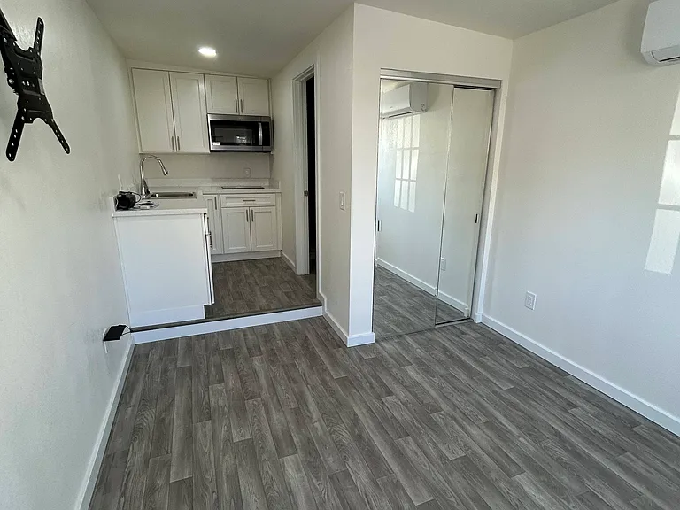 Almond Ave — Photo 7