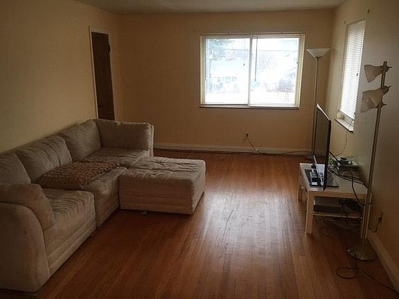 4th image of 1046 W Dorothy Ln APT 3
