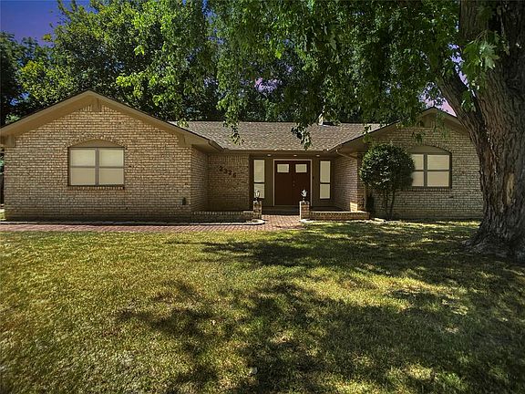 2nd image of 2326 NE Garden Ln