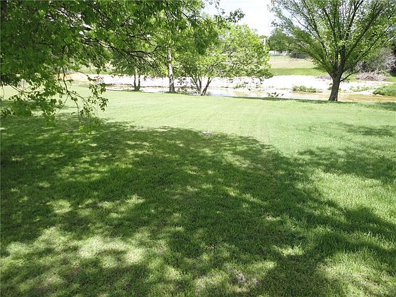 3rd image of 406 Spring Creek Dr