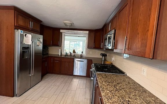 2nd image of 35 Chestnut Cir