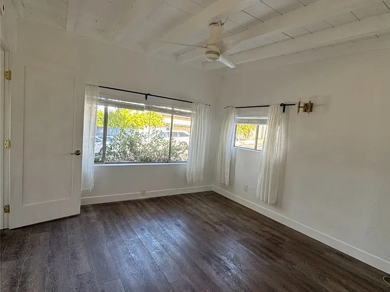 919 N Herrin St — Photo 17
