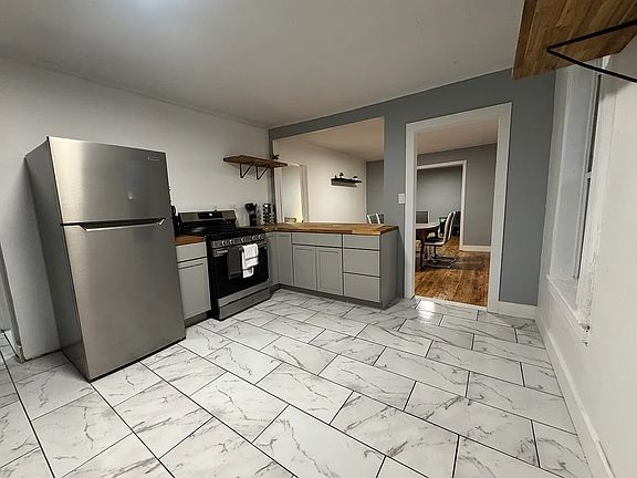 5th image of 249 Robinson St #2