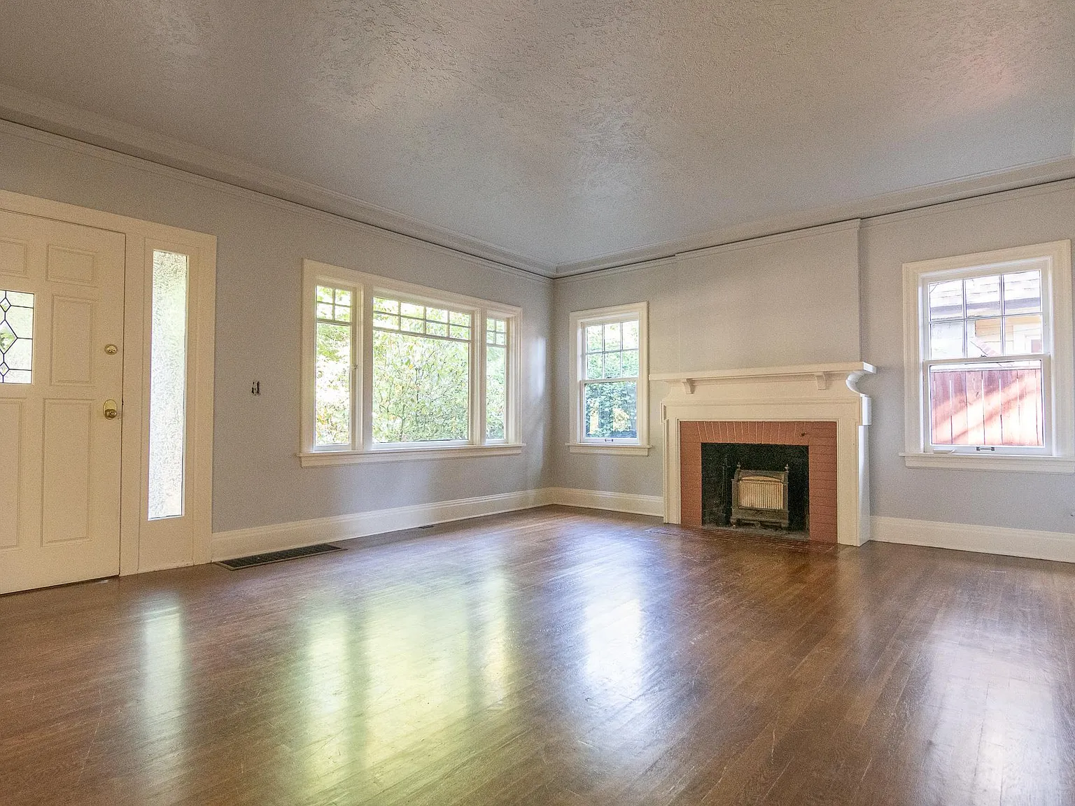 3 bed, 2050 sqft, $3,600 — Photo 3
